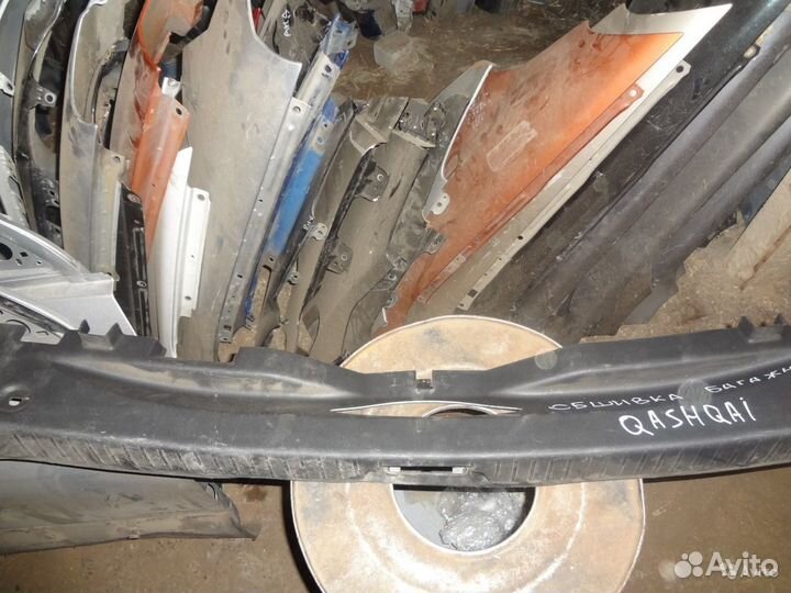 Nissan Qashqai (J10) 2006, накладка панели задка