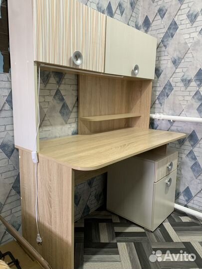 Письменный стол