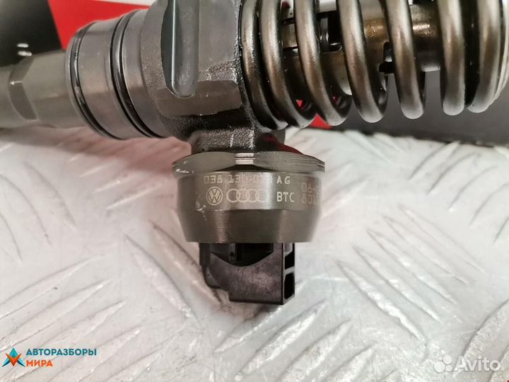 Форсунка Volkswagen Golf 5 2008 038130073AG