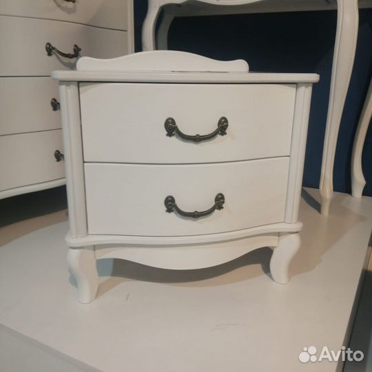 Тумба прикроватная новая дерево шпон спальня