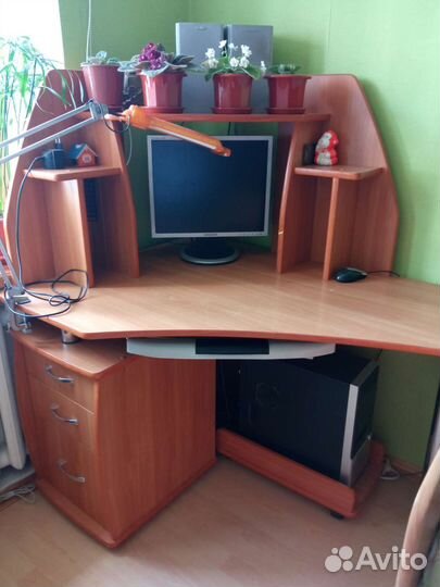 Компьютерный стол