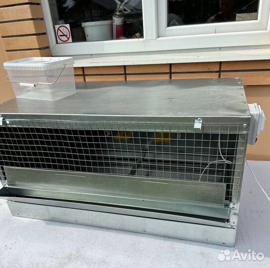 Брудер для цыплят с кормушкой