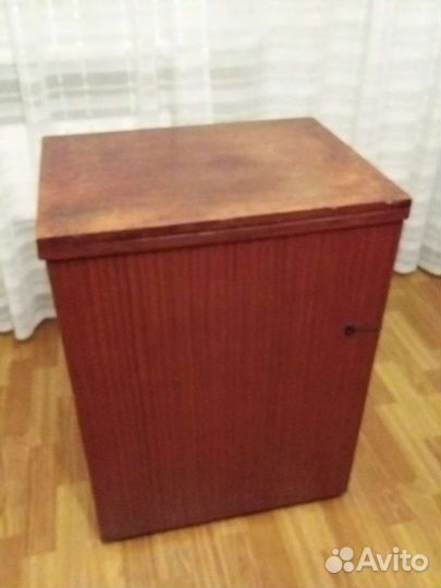 Швейная машина с ножным приводом