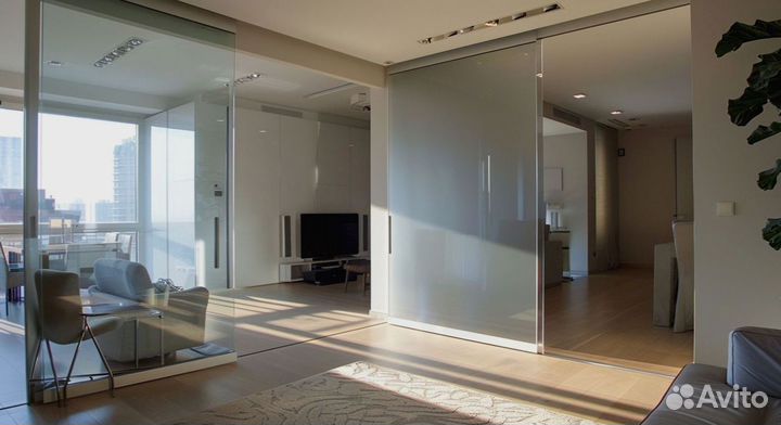 Дверь межкомнатная стеклянная вставка