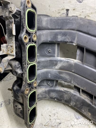 Коллектор впускной Volkswagen Passat B5