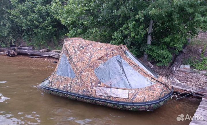Лодка с мотором и прицепом