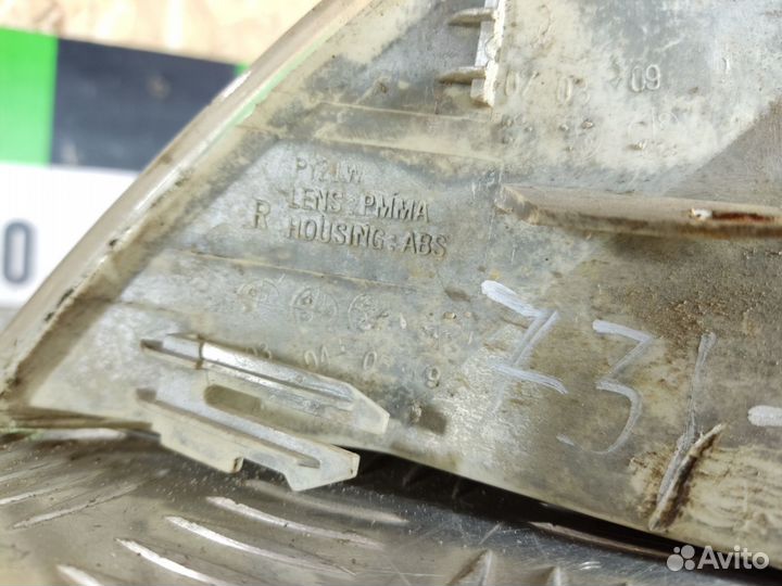 Поворотник правый Mitsubishi Carisma 2000 2003