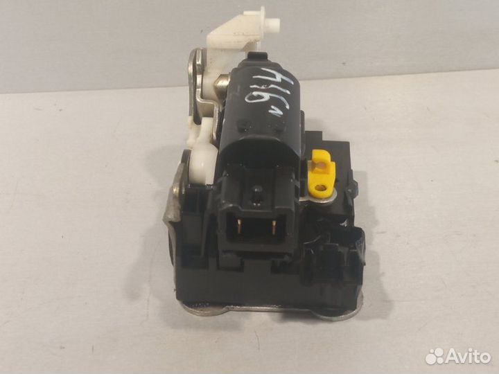 Замок двери задний левый Renault Sandero K7JA710