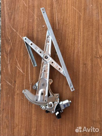 Стеклоподъемник задний правый Mitsubishi Outlander