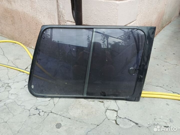 Боковое стекло богажника