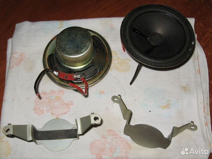 Динамики 2 штуки 75 мм 8 ohms 2 watts + крепления