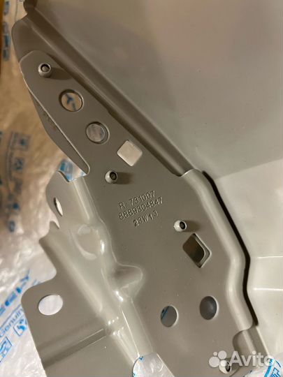 Крыло оригинальное правое\левое Geely Monjaro