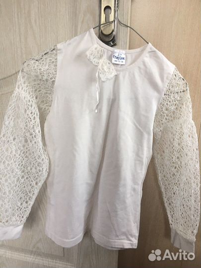 Белая кружевная блузка
