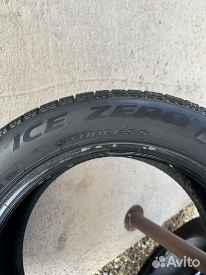 Pirelli Ice Zero 215/55 R17