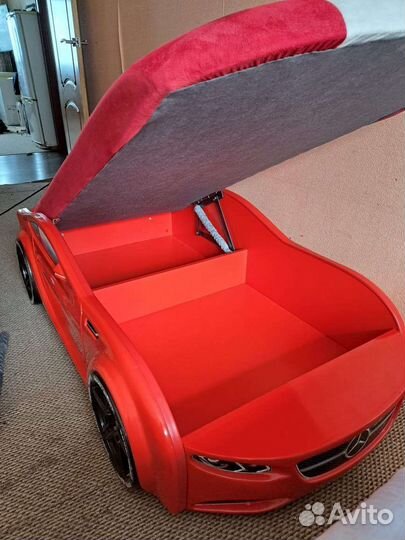 Детская кровать машина