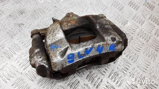 Суппорт тормозной передний правый toyota auris E15