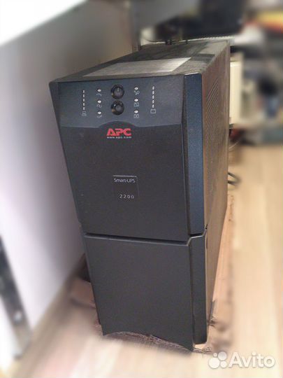Источник бесперебойного питания APC Smart-UPS 2200