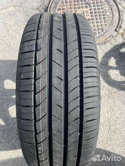 Kumho Ecsta HS52 225/55 R17