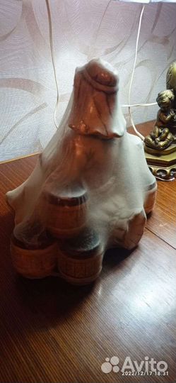 Коллекционная бутылка и 6 стаканчиков