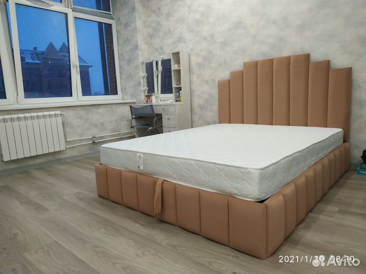 Кровать в каретной стяжке