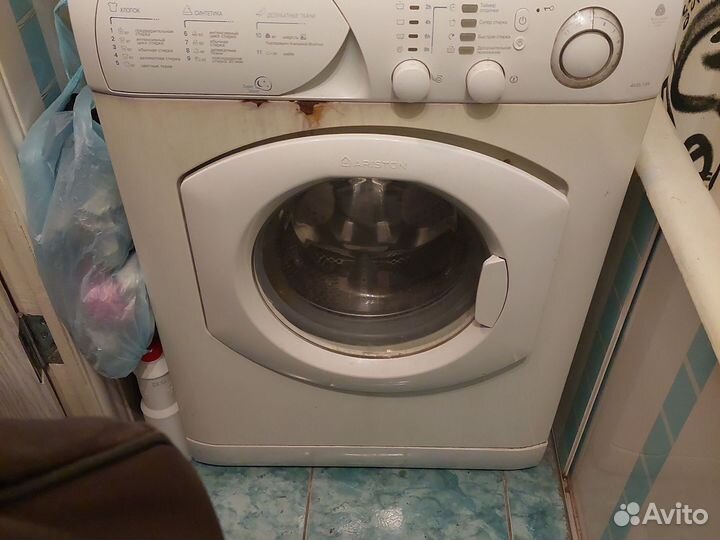 Стиральная машина на запчасти Hotpoint avsl 129