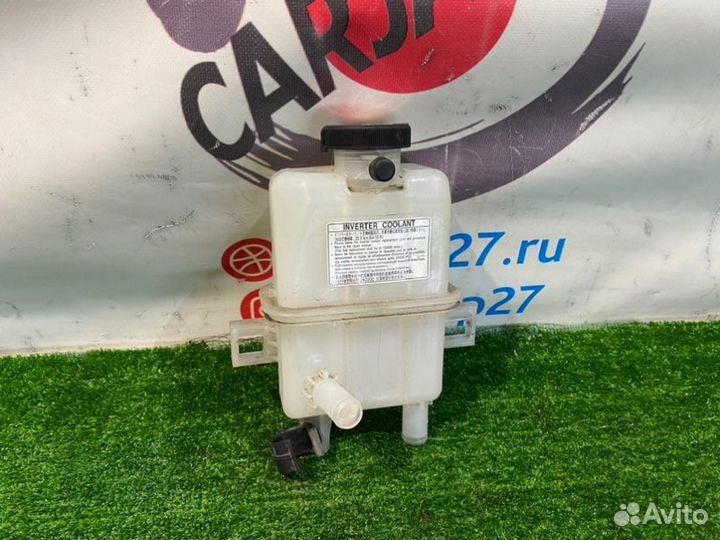 Расширительный бачок (4) Toyota Prius ZVW55 2015