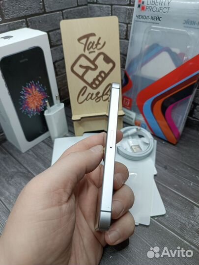 iPhone SE, 32 ГБ