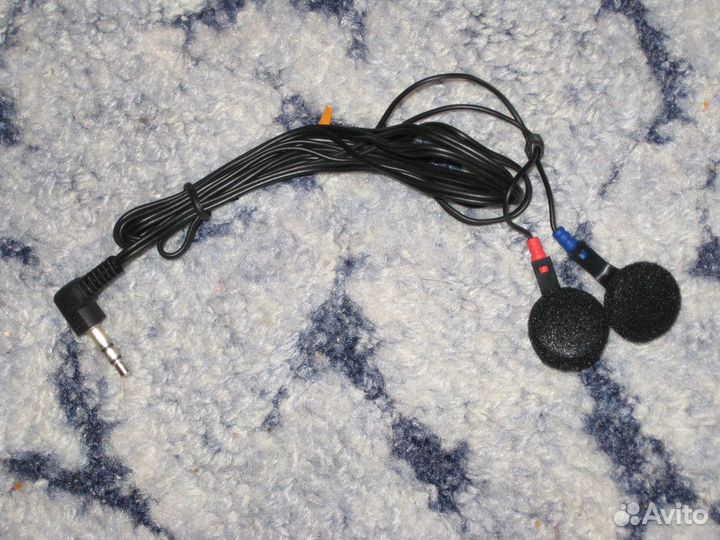 Наушники, много