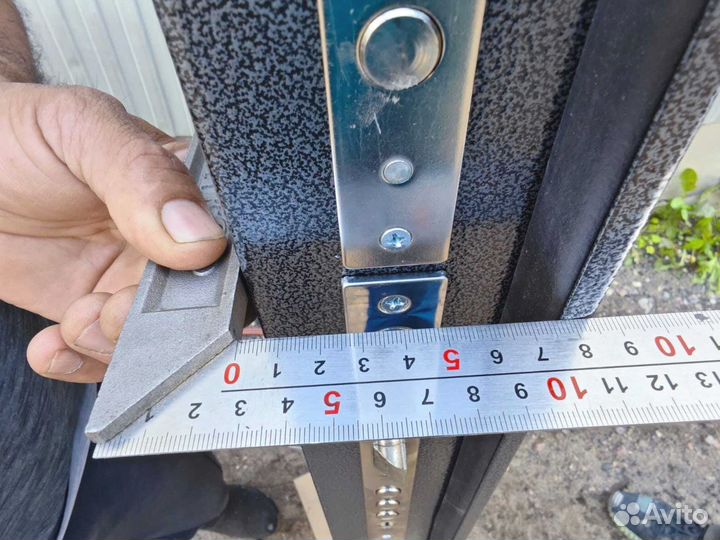 Дверь входная металлическая