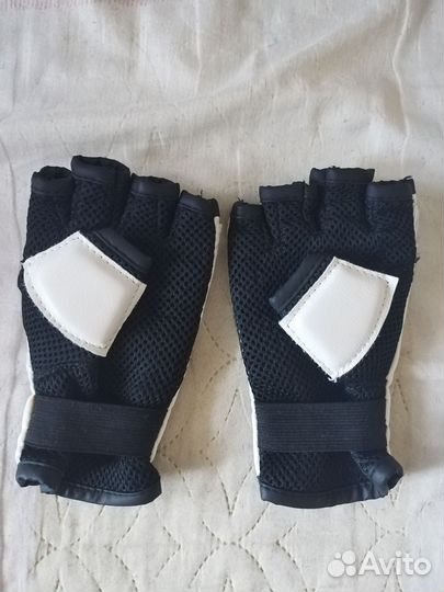 Перчатки для единоборств