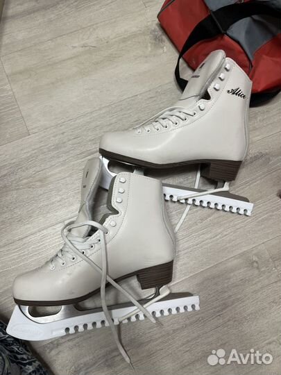 Коньки фигурные женские 40 размер