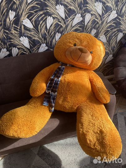 Большой плюшевый мишка
