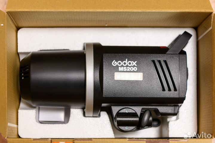 Студийная вспышка Godox MS200