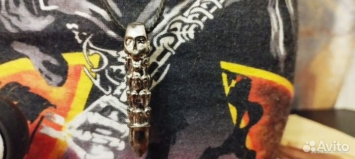 Подвеска металл на шнурке