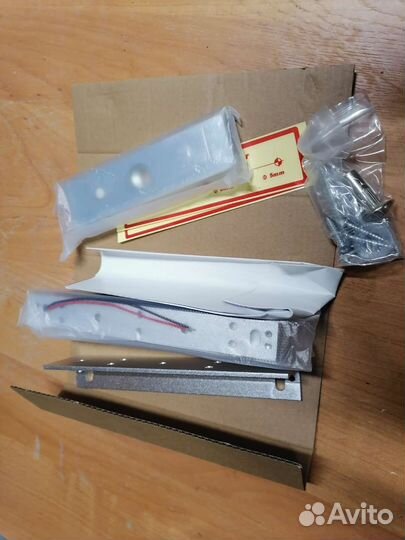 Электромагнитный замок на дверь