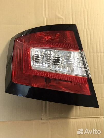Фонарь задний левый Skoda Fabia III