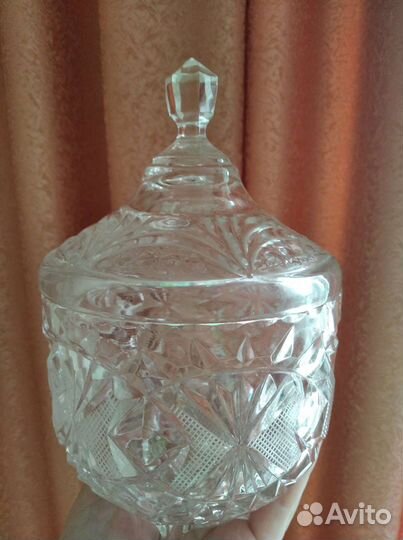 Конфетница хрустальная на ножках