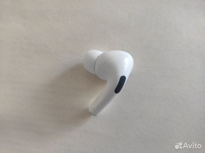 Левый наушник - AirPods Pro 1