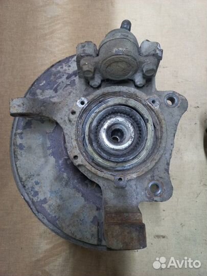 Поворотный кулак со ступицей передний правый