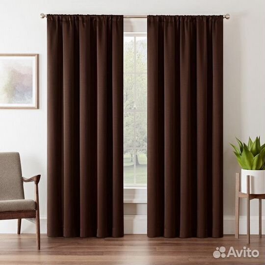 Штора коричневая одна