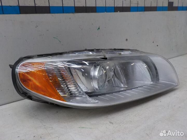 Фара правая Volvo XC70
