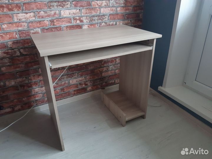 Письменный стол белый