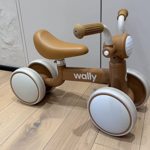 Детский трехколесный самокат Wally