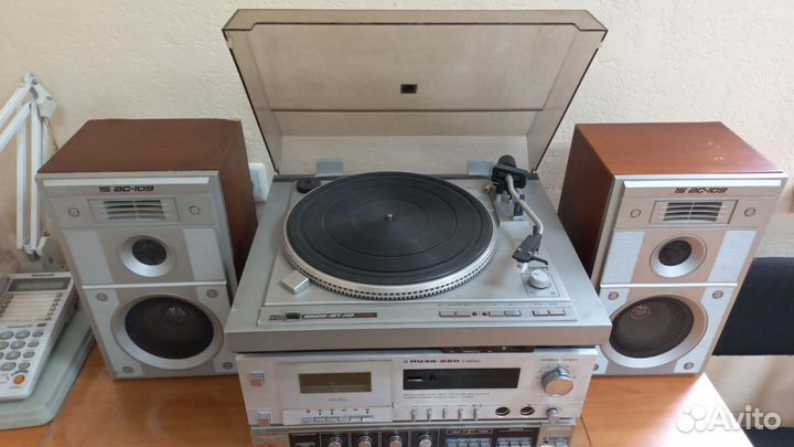 Проигрыватель, усилитель, колонки Вега