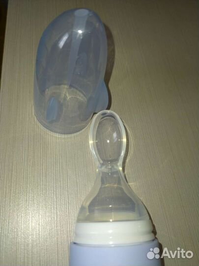 Бутылочка с ложкой для кормления силиконовая
