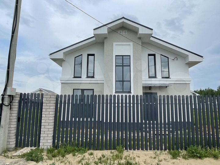 Коттедж 176 м² на участке 10 сот.