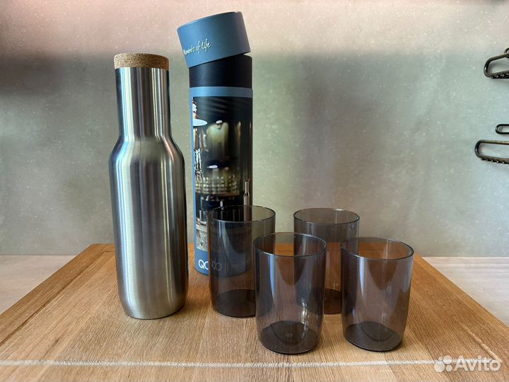 Набор стаканов и металлическая бутылка
