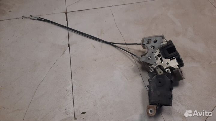 Замок двери передней правой Subaru Forester