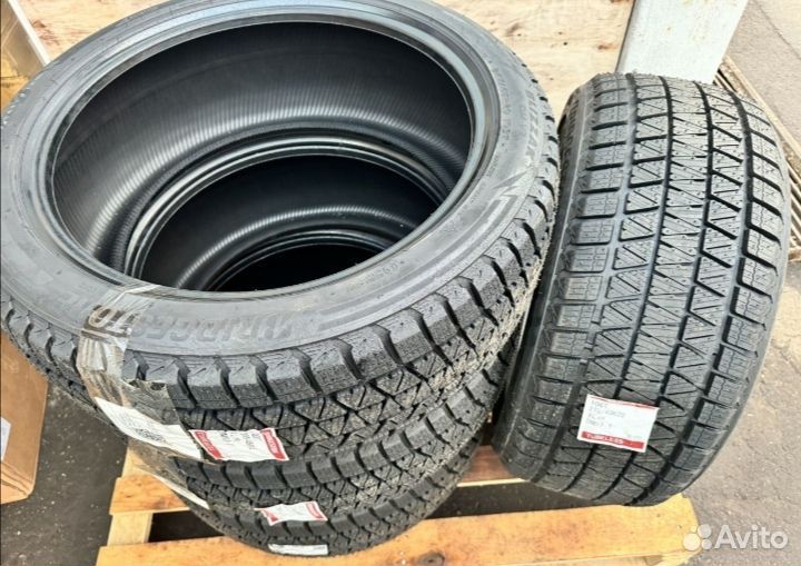 Bridgestone Blizzak DM-V3 245/45 R20 и 275/40 R20 103T