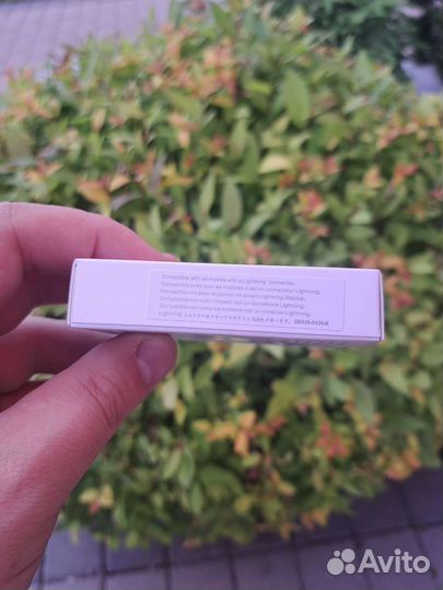 Зарядный шнур на iPhone